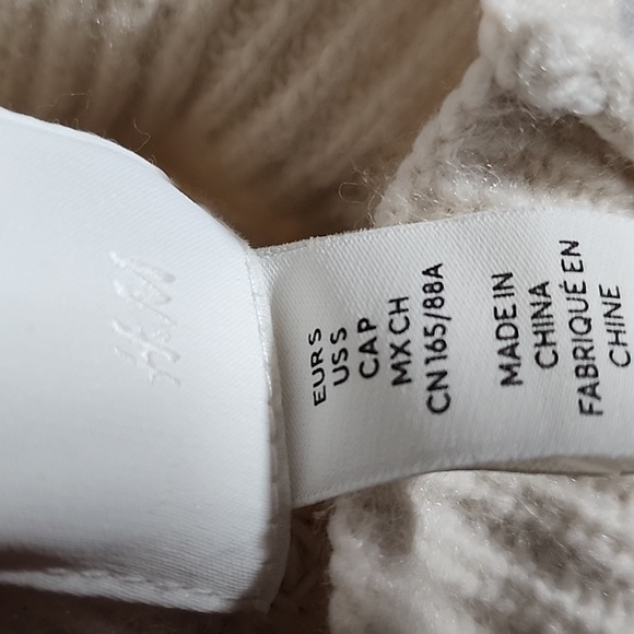 H&M Women's Beige Turtleneck Sweater - Picture 6 of 7